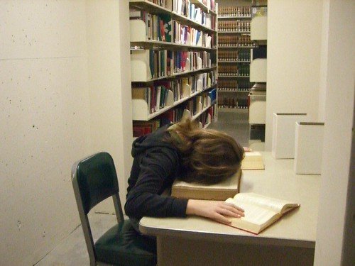 Examens : Ta Checklist Anti-Panique pour Cartoner à Bruxelles !