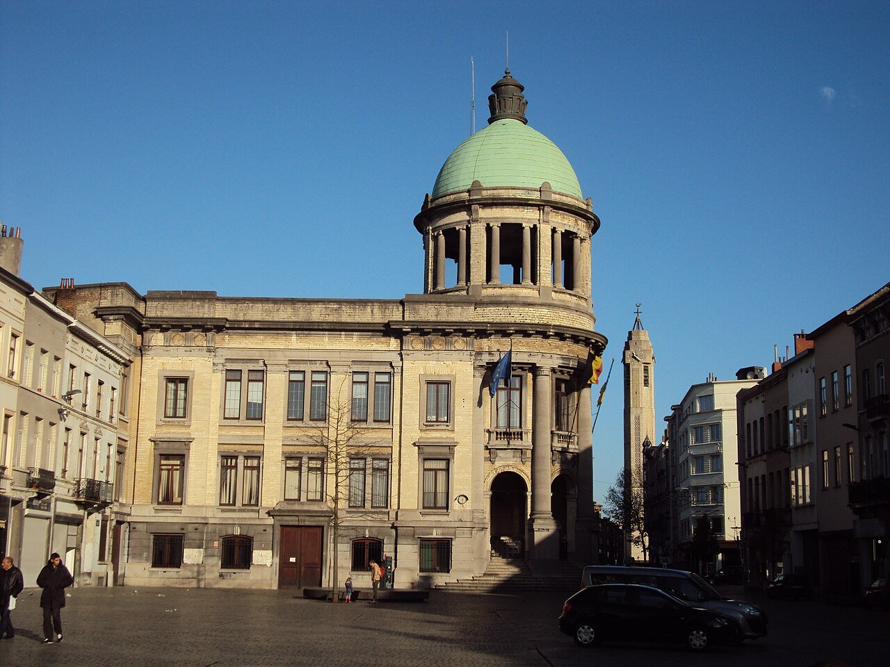 Molenbeek dans le rouge : c'est quoi la crise financière ?