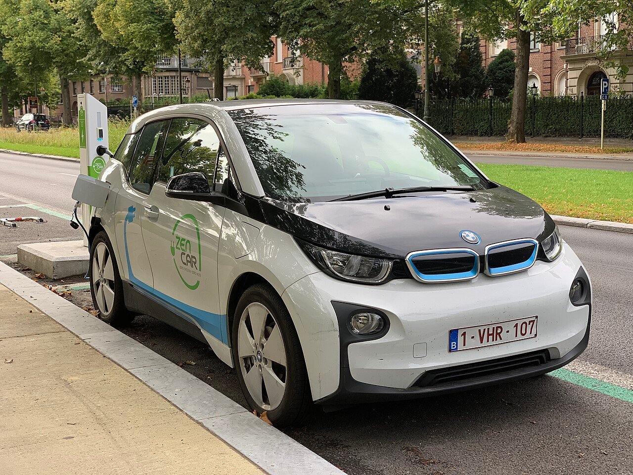 Voitures-ventouses aux bornes électriques : Bruxelles va sévir