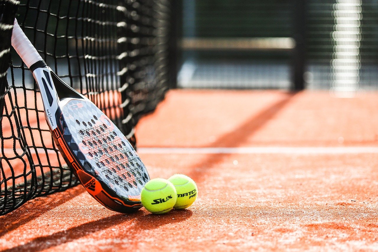 Padel et foot en salle a Bruxelles : ou jouer entre potes